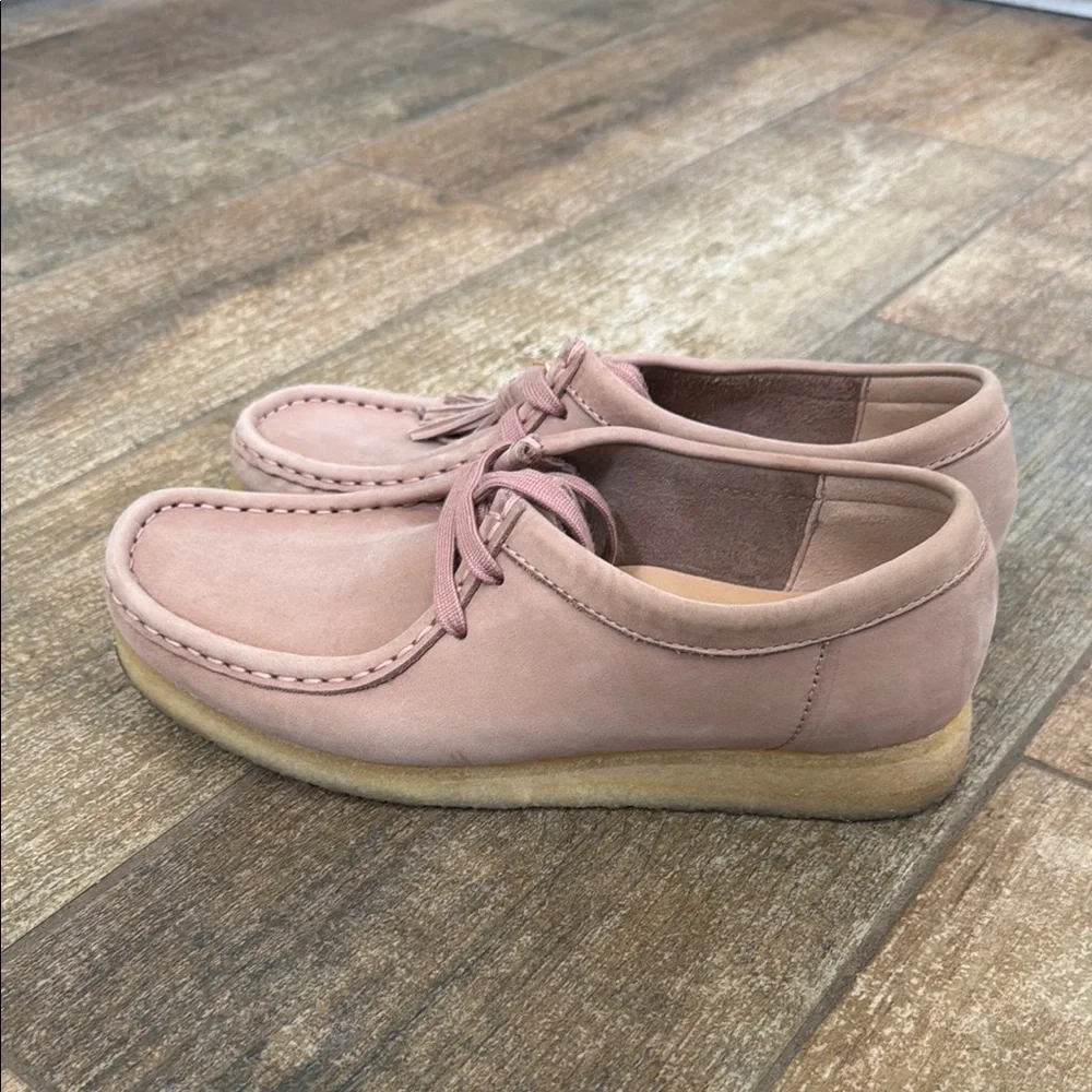 Clarks Ladies Pink Suede Tassel Walabees. - Picture 3 of 6